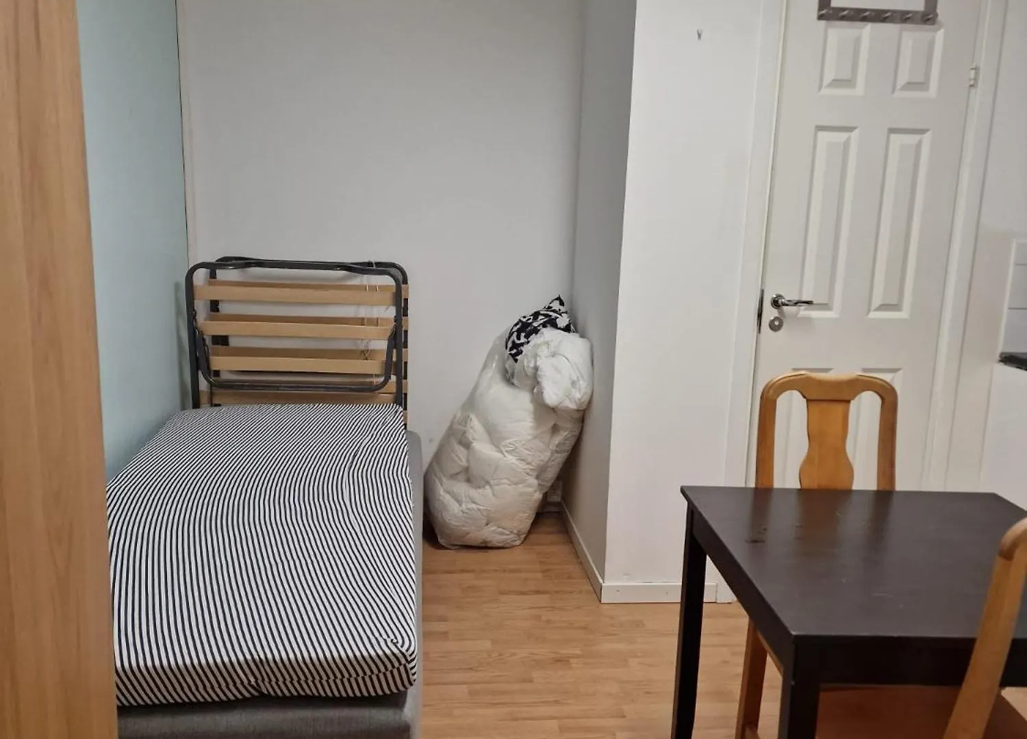 Cozy Small Apartment Just Outside Stockholm