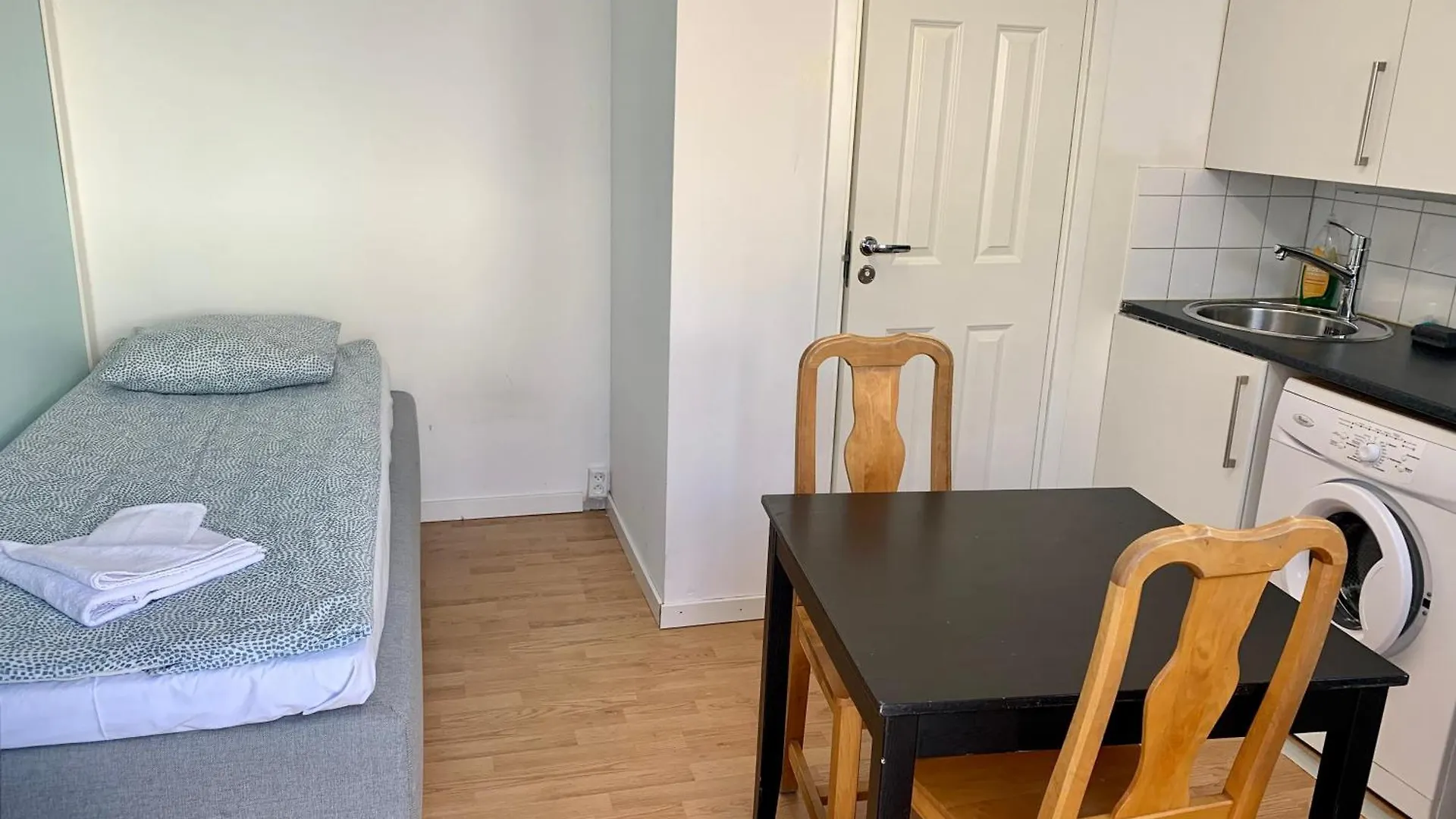 Cozy Small Apartment Just Outside Stockholm