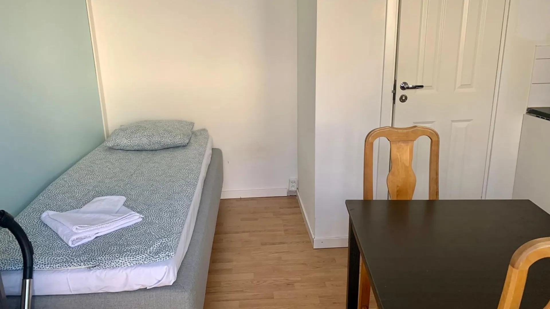 Cozy Small Apartment Just Outside Stockholm