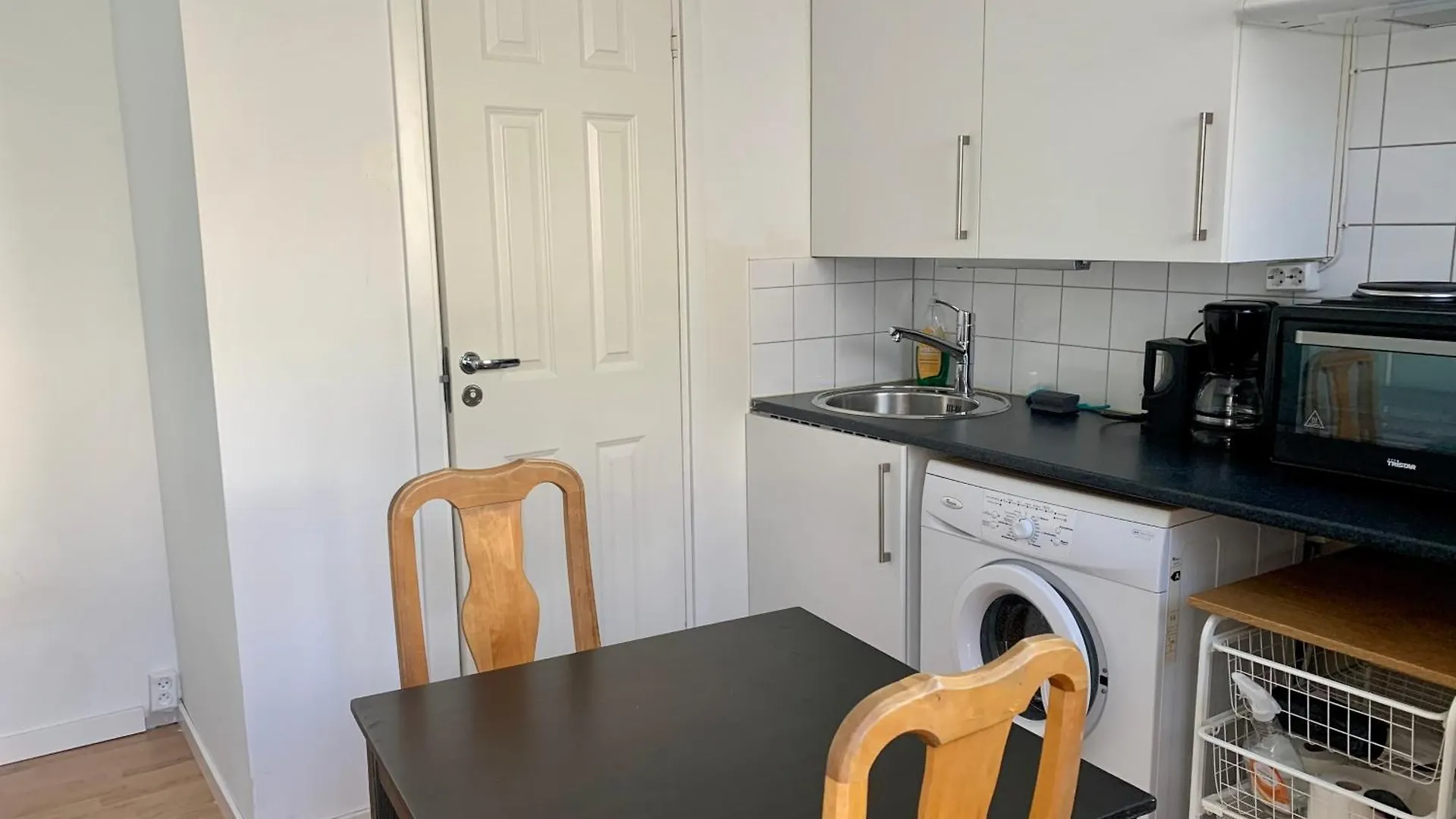 Cozy Small Apartment Just Outside Stockholm